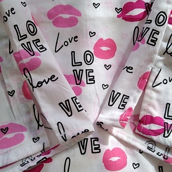 NEW Mock Wrap Valentine's Scrub Top - Picture 11 of 14